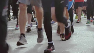 马拉松赛跑用人的腿和脚视频素材模板下载