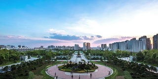公园靠近杭州东站。时间从早到晚