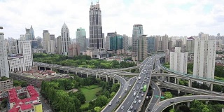 上海路口的交通状况