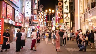 拥挤的人群在日本大阪道顿堀购物视频素材模板下载