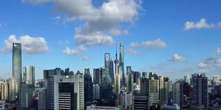 延时拍摄:阳光明媚的上海天际线(放大)