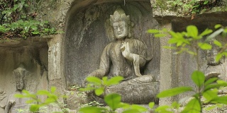 寺庙中的岩石浮雕