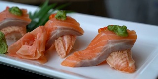 三文鱼寿司卷-日本食物
