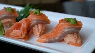 三文鱼寿司卷-日本食物视频素材模板下载