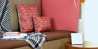 部分沙发在现代客厅/室内设计和装修概念