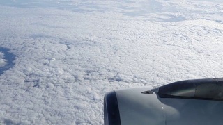 飞机在云层上飞行视频素材模板下载