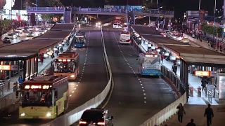 广州繁忙交通的BRT(快速公交)视频素材模板下载