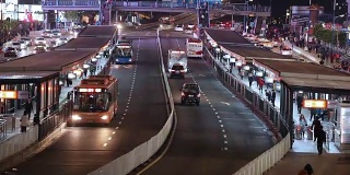 广州繁忙交通的BRT(快速公交)