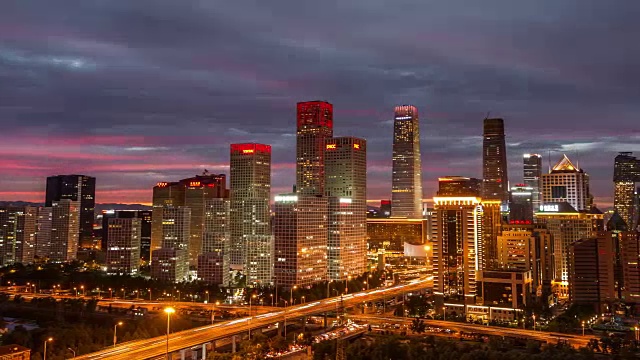 T/L HA LR PAN鸟瞰图北京天际线在黎明，夜晚到白天过渡