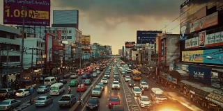 万向节移动，黄昏时曼谷的交通