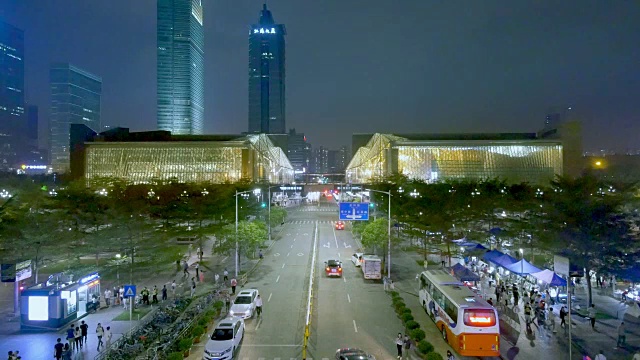 现代城市中城区道路夜景