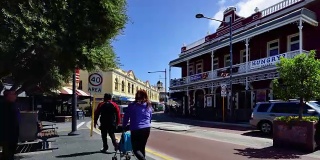 4K时间流逝(缩放):弗里曼特尔的街道，珀斯，西澳大利亚