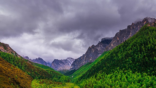 山地景观，亚丁国家级自然保护区