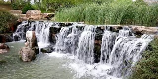 美丽的瀑布在城市公园在合肥