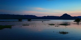 时间流逝视频在洱海，那里是一个高山断层湖在云南省，中国