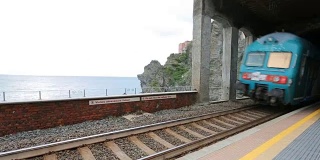 国家公园五馆(Riomaggiore)火车站。意大利。