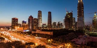 T/L WS HA PAN鸟瞰图北京CBD区域，黄昏到夜晚的过渡