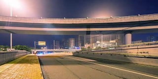 北京夜间高架桥下道路交通繁忙。间隔拍摄hyperlapse