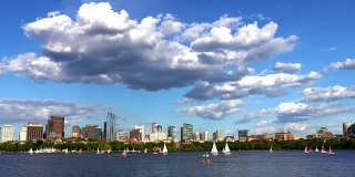 波士顿查尔斯河上的帆船