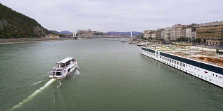 布达佩斯的游船旅游