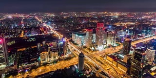 T/L WS HA PAN鸟瞰图美妙的城市景色和交通在晚上/北京，中国