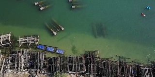 泰国春武里芭堤雅巴厘岛嗨码头的旧金属生锈建筑