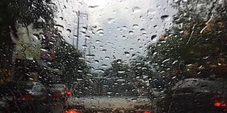 雨天堵车