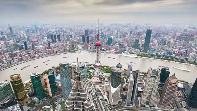 时间流逝——上海天际线的高架图