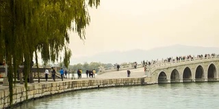 拍摄时间:在北京颐和园的桥上