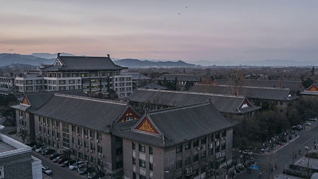 T/L WS HA ZO北京大学高架景观，日落到黄昏过渡/北京，中国