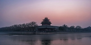 紫禁城的T/L WS角落，白天到夜晚的过渡/北京，中国