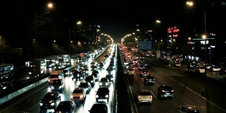 北京交通拥挤，尖峰时段的交通