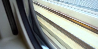 火车轨道，从火车窗口望出去