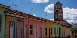 古巴:旅行:特立尼达五颜六色的房子