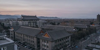 T/L WS HA ZI鸟瞰图北京大学日落到黄昏/北京，中国