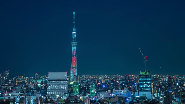 名古屋城市景观与美丽的天空在夜间时间。