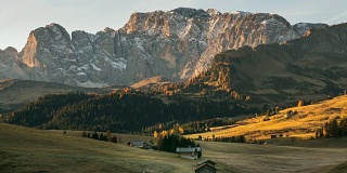 美丽的风景来自阿尔卑斯山脉的白云岩。意大利南蒂罗尔集团