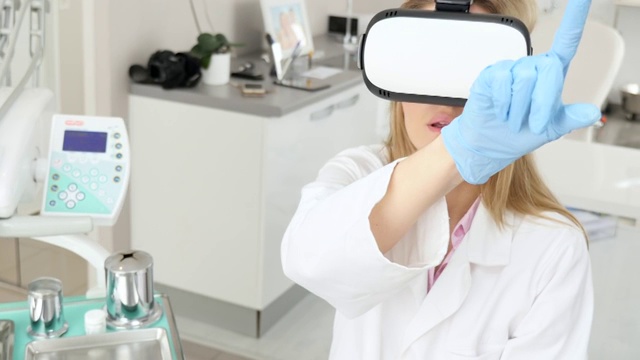 牙医使用虚拟护目镜