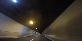 这条隧道的尽头是光明的。