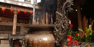 台湾寺庙里烧香