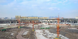 现代城市中城区的建筑工地