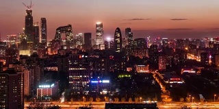 T/L MS HA ZI鸟瞰图美妙的城市景色，黄昏到夜晚过渡/北京，中国