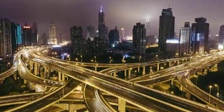 上海繁忙立交桥夜间鸟瞰图