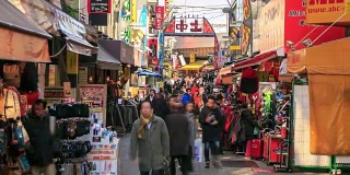 日本东京Ameyoko市场上的人群