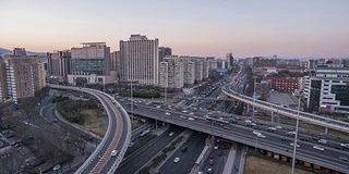 T/L WS HA鸟瞰图繁忙的道路交叉口在北京