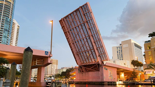 美国佛罗里达州劳德代尔堡的吊桥