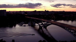 图片:日落时分的斯德哥尔摩，这座桥Västerbron视频素材模板下载