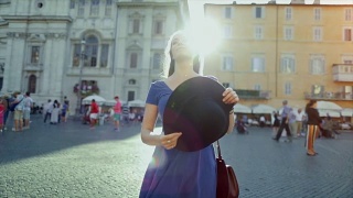 罗马孤独的女游客视频素材模板下载