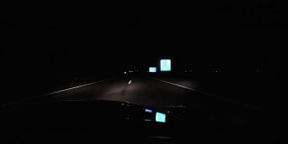 晚上在高速公路上开车，POV