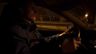 夜晚的汽车司机视频素材模板下载